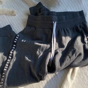 Woman’s under armor loose sweat pants size medium